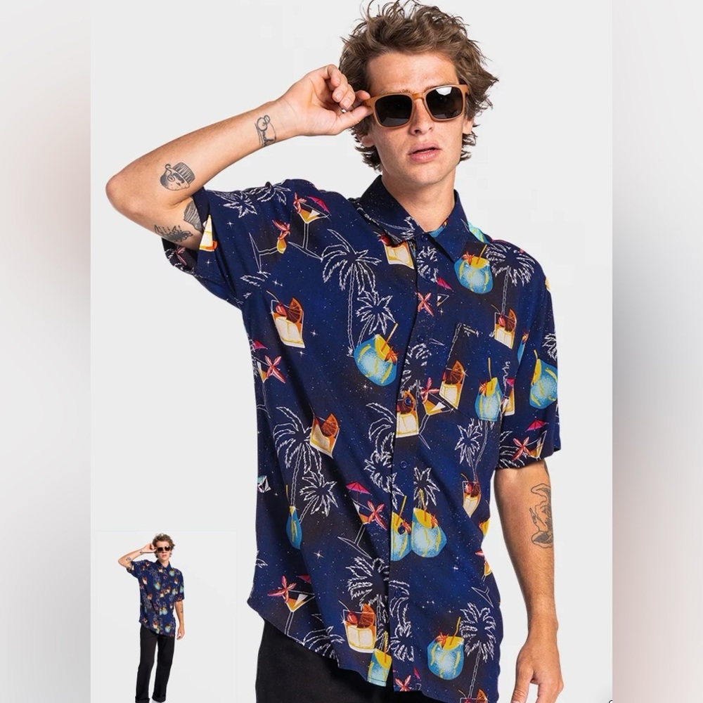 Men’s Volcom Hawaiian tropical cocktail short sleeve button down shirt. Size L